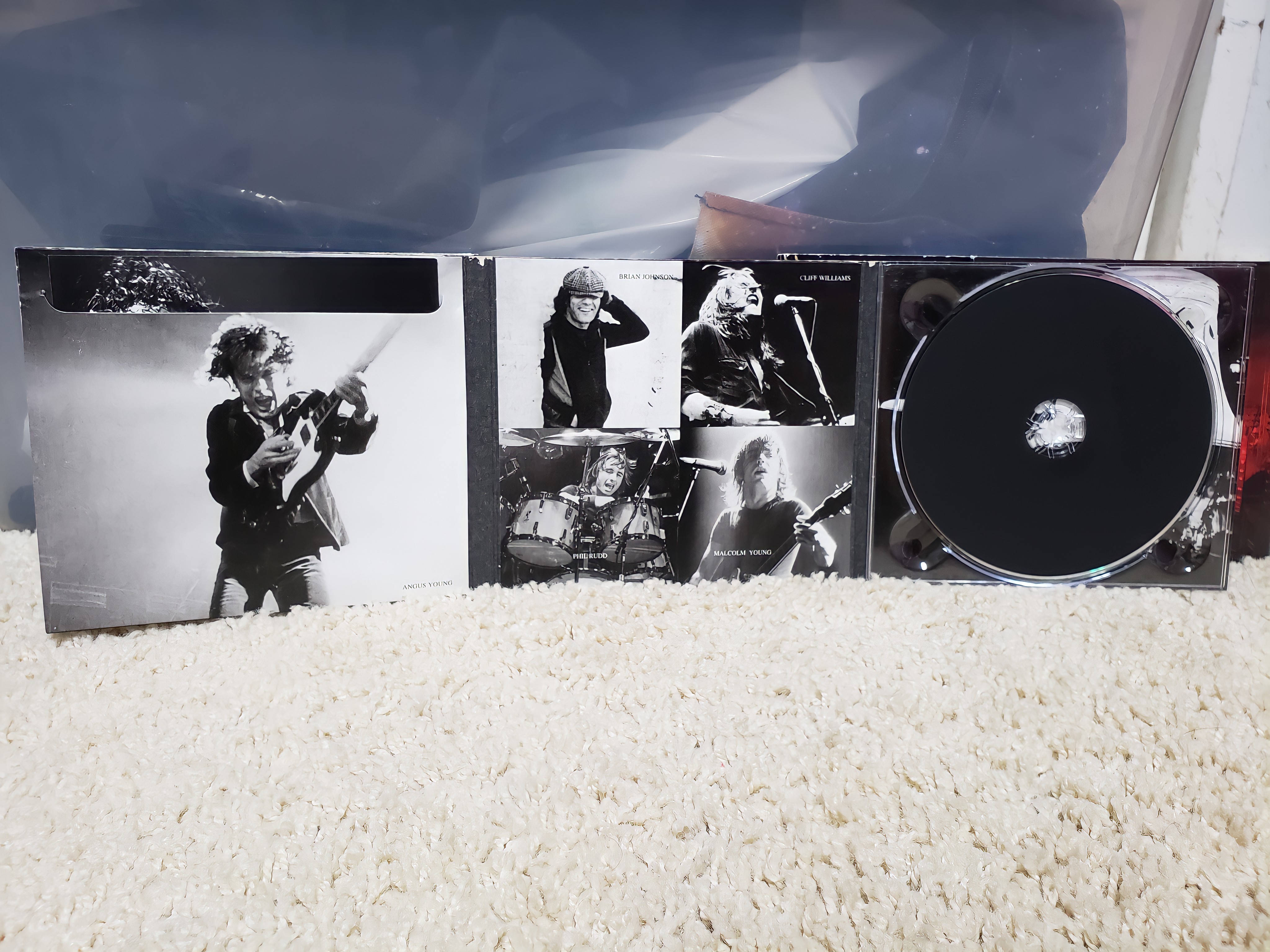 AC/DC Overcame Tragedy and Delivered with ‘Back in Black’ | Album ...